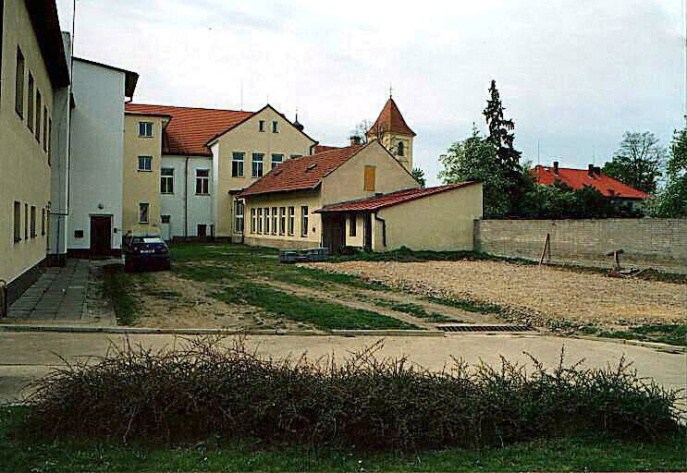 020   Základní škola, květen 2003