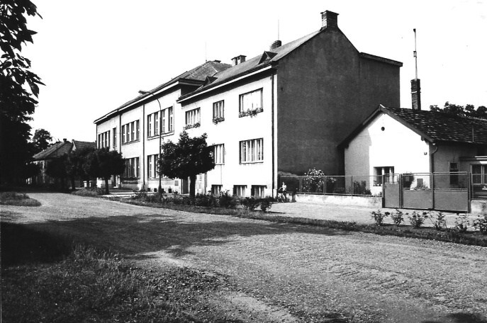 004 Základní devítiletá škola, srpen 1989