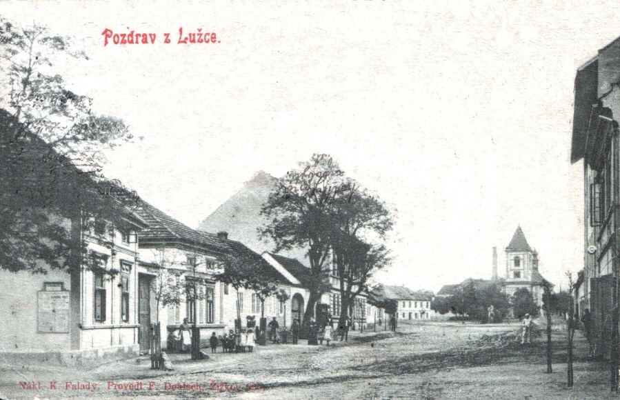 021  Lužecká náves r.1910, po levé straně.