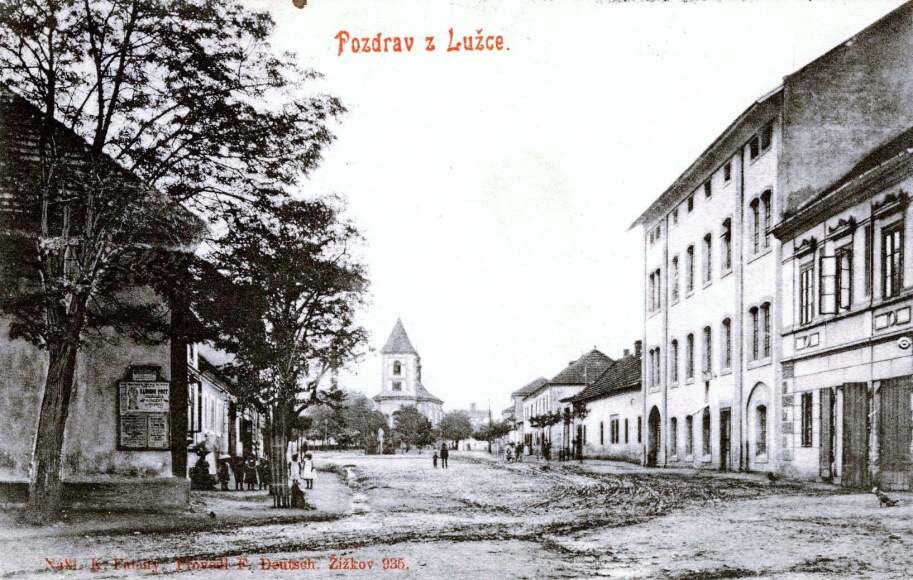 022  Lužecká náves  r.1910, po pravé straně.