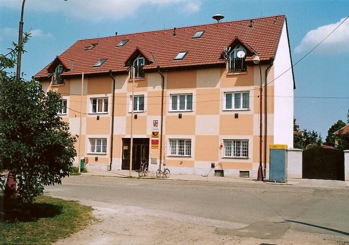 007 Obecní úřad v Lužci nad Vltavou, červenec 2003